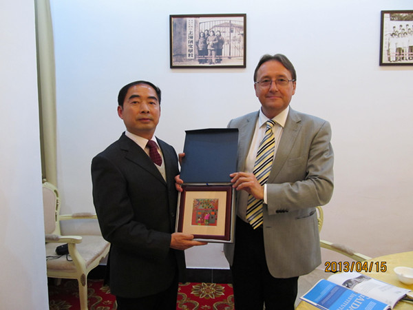 冯庆华副校长会见俄罗斯总统行政管理学院代表团